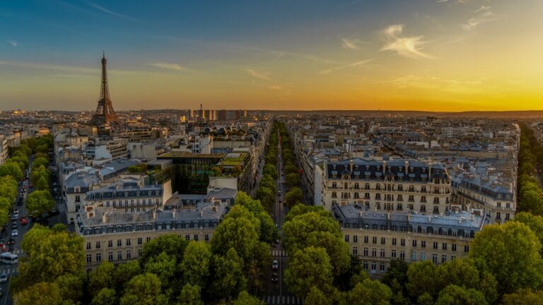 Navigare nei cieli: comprendere le leggi sui droni in Francia